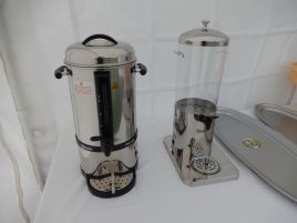 kávovar a dávkovač nápojů s chlazením